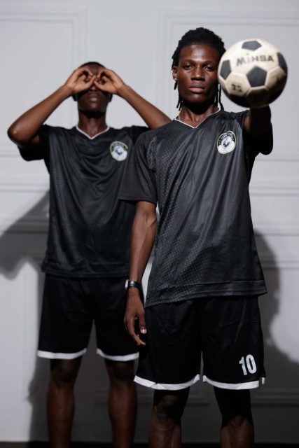 Deux joueurs au ballon